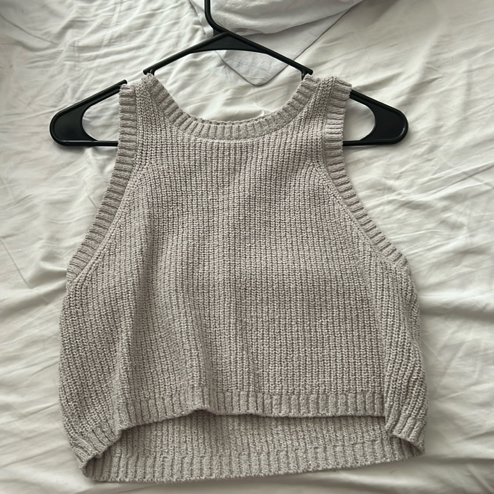 Grey top